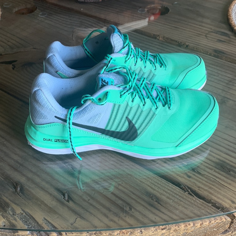 Women’s Nike dual fusion x